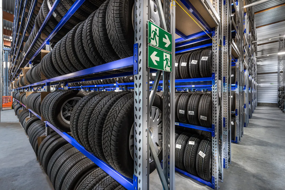 DTM-Einlagerung high-bay warehouse in Hamburg